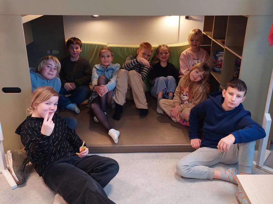 Børnene har indtaget det nye SFO-bibliotek på Heldagsskolen.